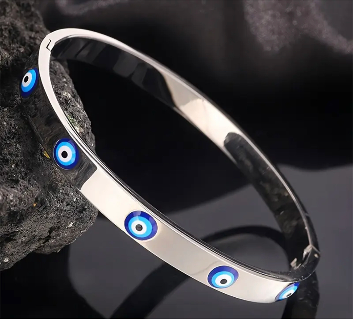 Stylish Silver Alloy Evil Eye Bracelet