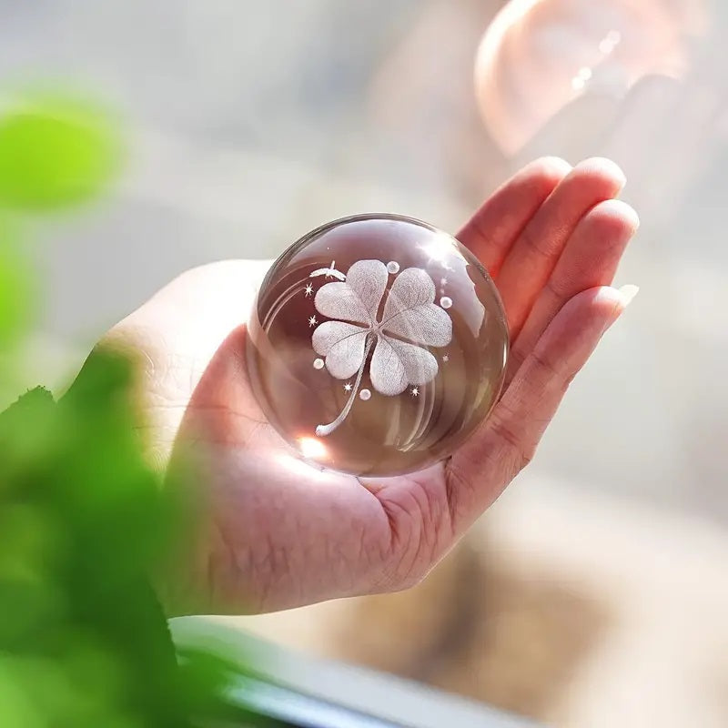 Clover Crystal Ball 3D Night Lamp